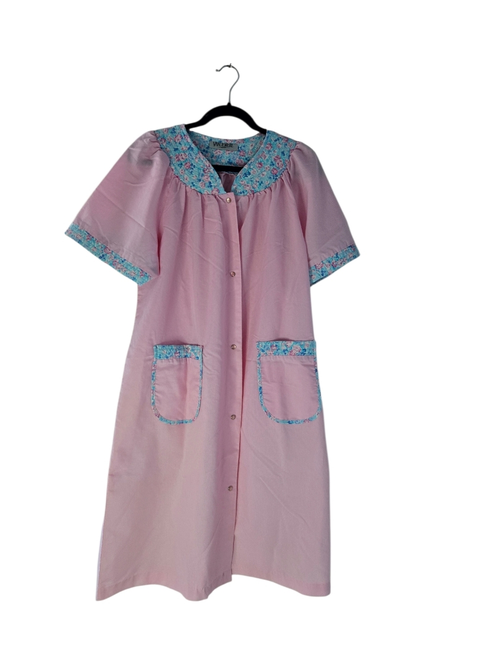 Vandemere Pink Button-Front Housecoat with Floral Trim Pockets
